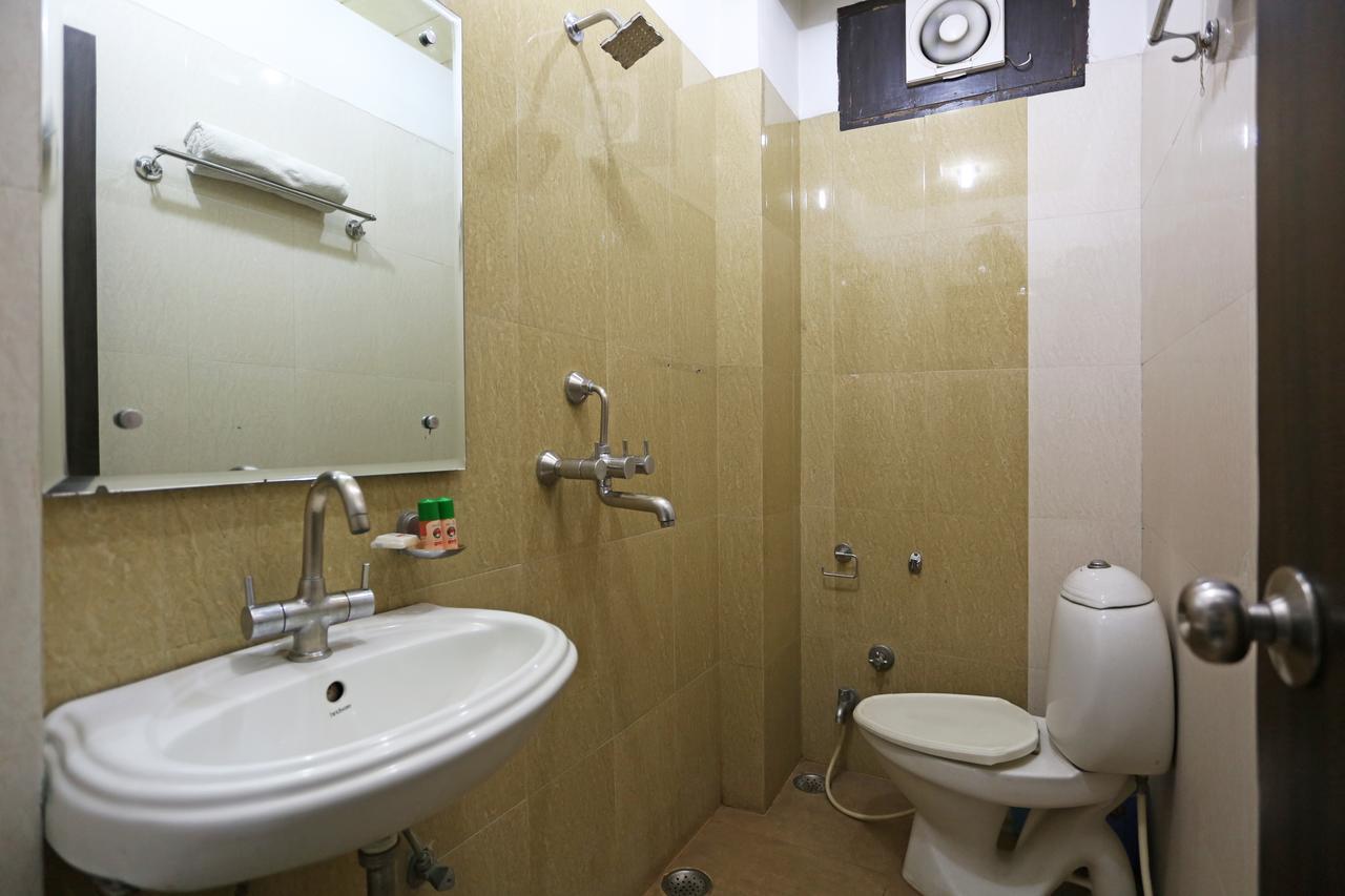 Hotel Sundaram Allāhābād Junction 外观 照片
